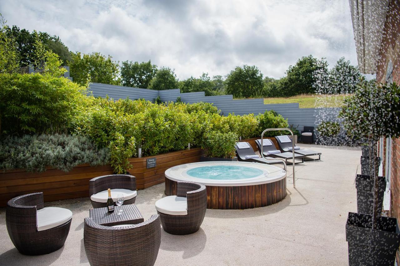 Lakeside Park Hotel&Spa Fishbourne  Buitenkant foto