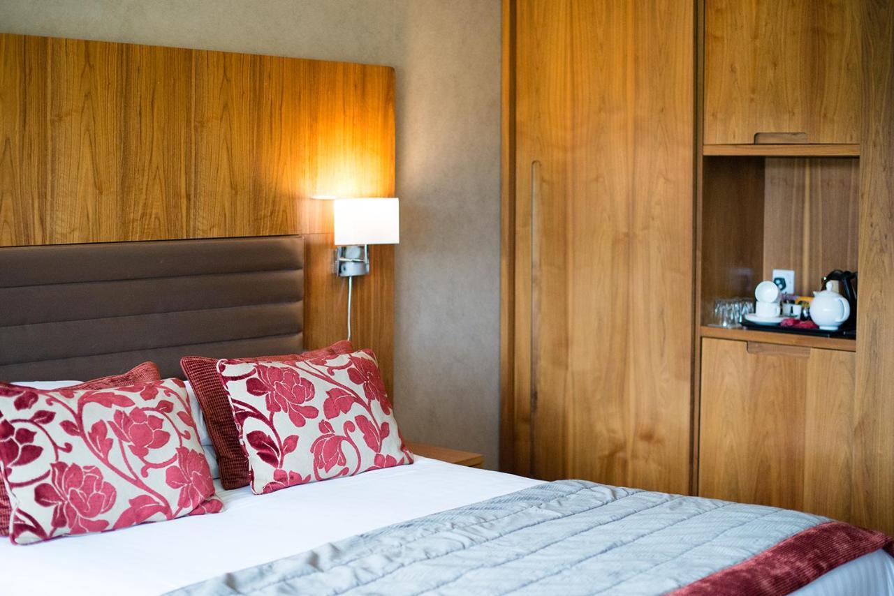Lakeside Park Hotel&Spa Fishbourne  Buitenkant foto