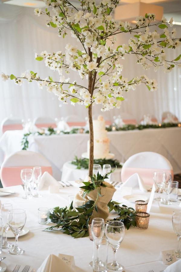 Lakeside Park Hotel&Spa Fishbourne  Buitenkant foto