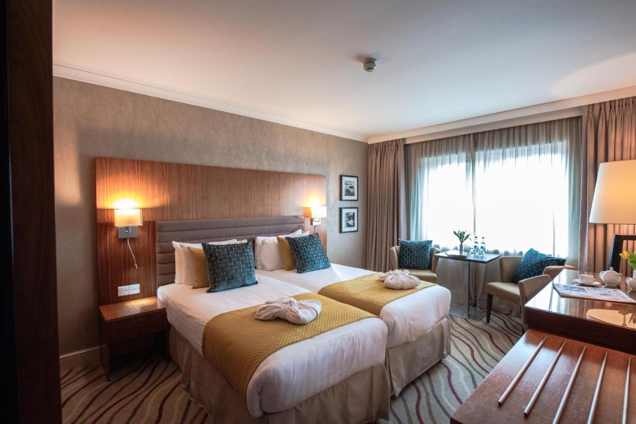 Lakeside Park Hotel&Spa Fishbourne  Buitenkant foto