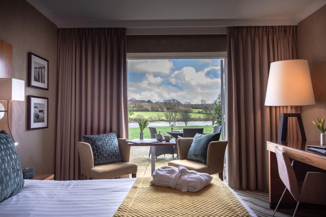 Lakeside Park Hotel&Spa Fishbourne  Buitenkant foto