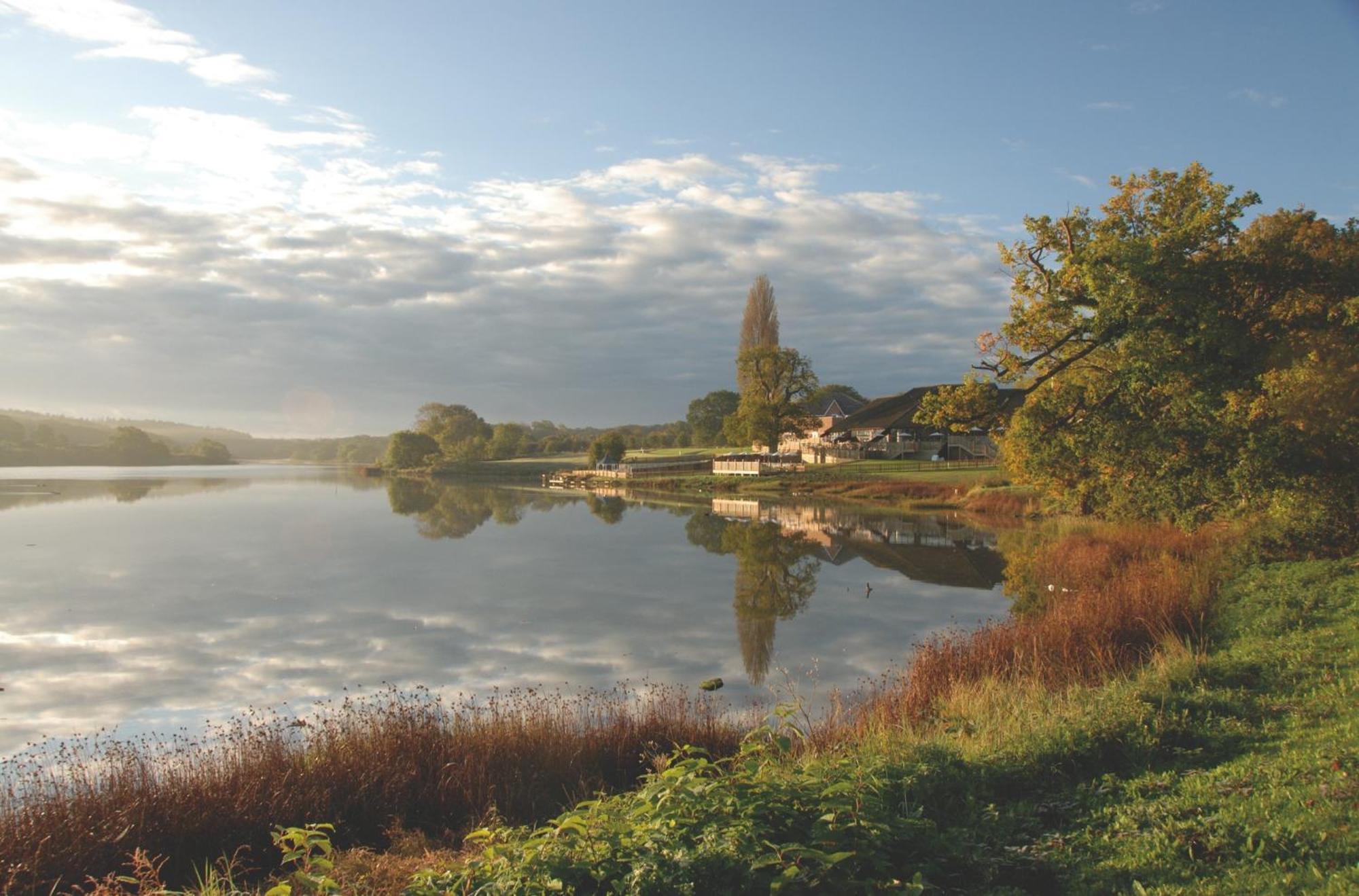 Lakeside Park Hotel&Spa Fishbourne  Buitenkant foto