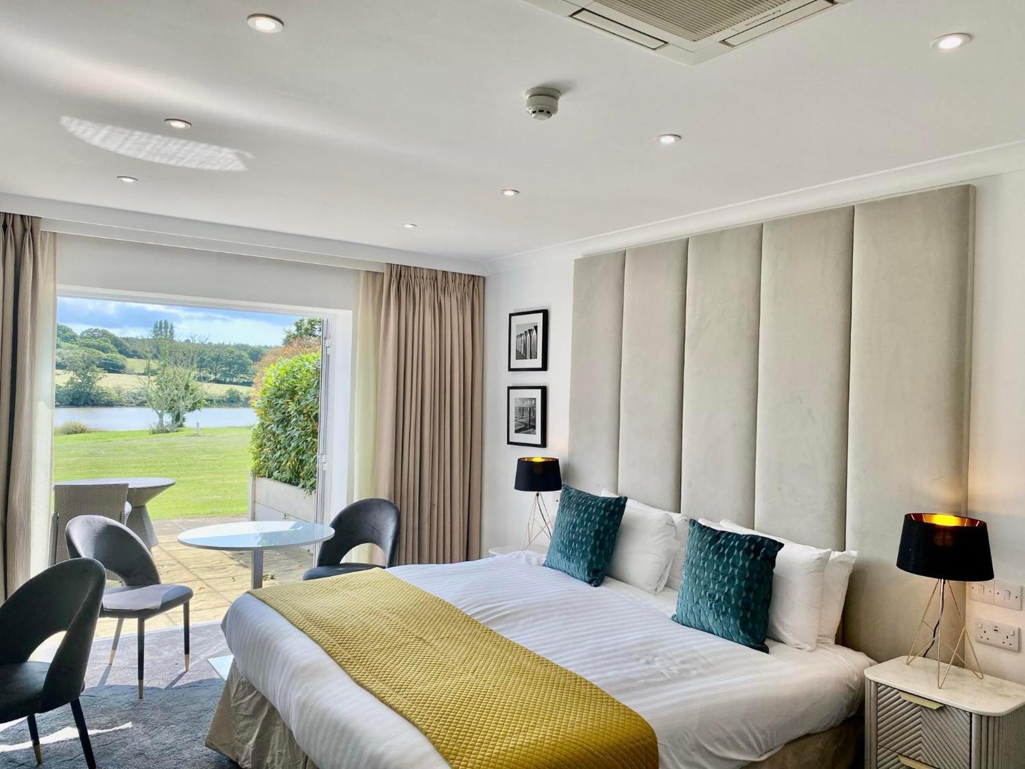 Lakeside Park Hotel&Spa Fishbourne  Buitenkant foto