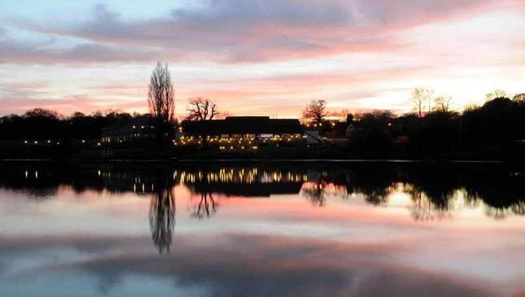 Lakeside Park Hotel&Spa Fishbourne  Buitenkant foto