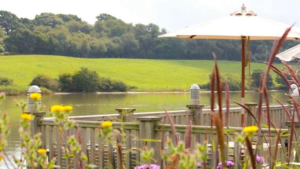 Lakeside Park Hotel&Spa Fishbourne  Buitenkant foto